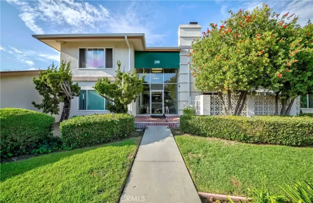 MLS: PW25181636 Condo For Sale