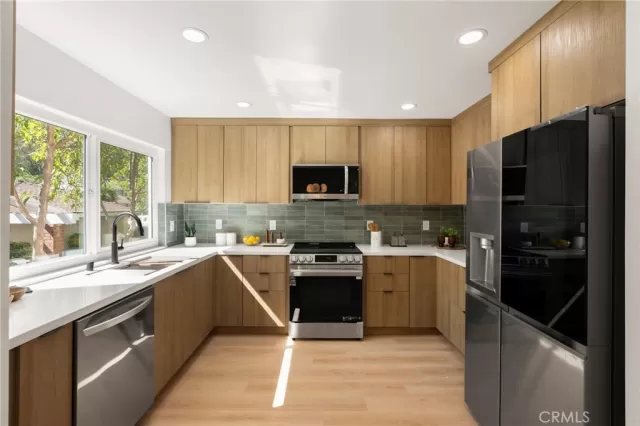 MLS: PW25186561 Condo For Sale