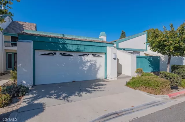 MLS: PW25193741 Condo For Sale