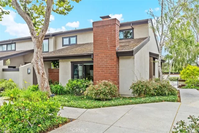 MLS: PW25196344 Condo For Sale