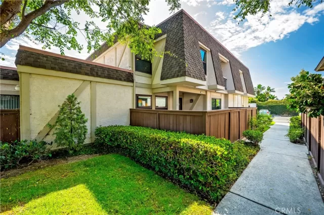 MLS: PW25196962 Condo For Sale