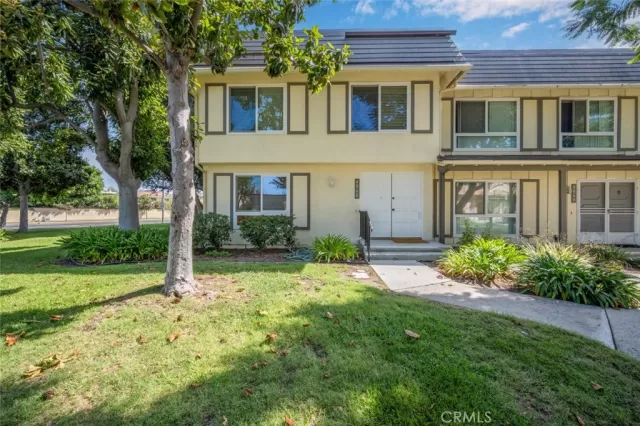 MLS: PW25198522 Condo For Sale