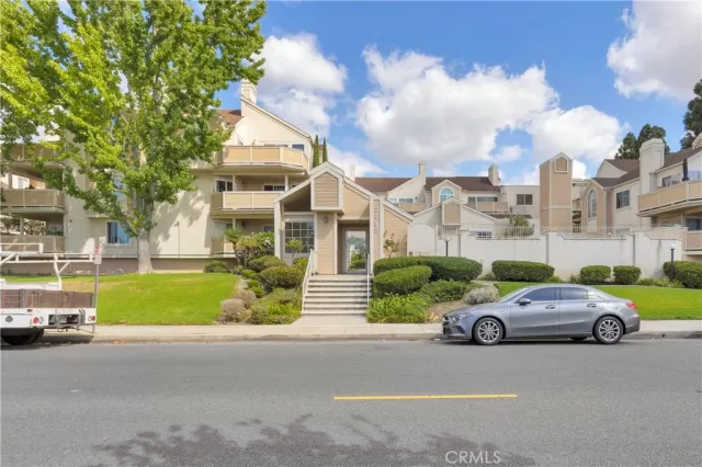 MLS: PW25214327 Condo For Sale