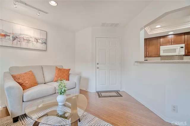 MLS: PW25214853 Condo For Sale