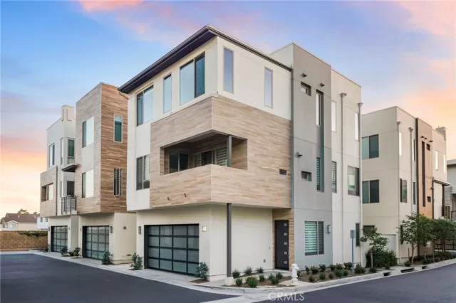 MLS: PW25217272 Condo For Sale