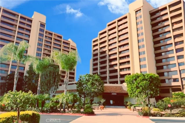 MLS: PW25217384 Condo For Sale