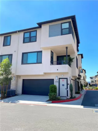 More Details about MLS # PW25218080 : 2943 WEST LINCOLN AVENUE