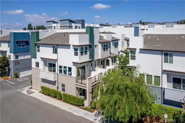 MLS: PW25219056 Condo For Sale