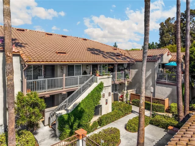 MLS: PW25220394 Condo For Sale