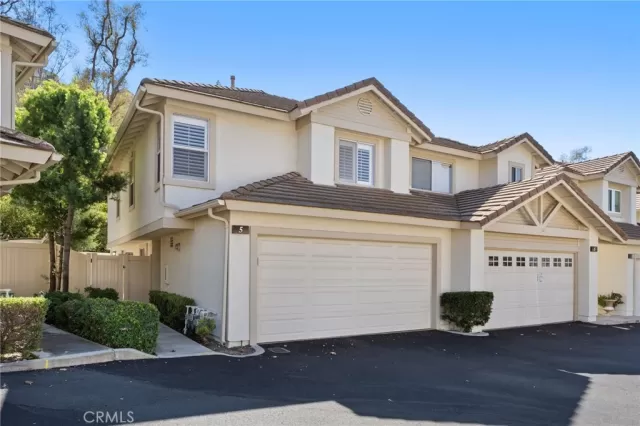 MLS: PW25221190 Condo For Sale