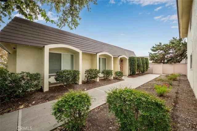 MLS: PW25226740 Condo For Sale