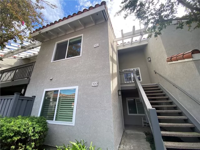 MLS: PW25226935 Condo For Sale