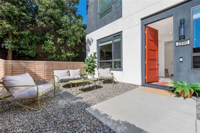 MLS: PW25227403 Condo For Sale