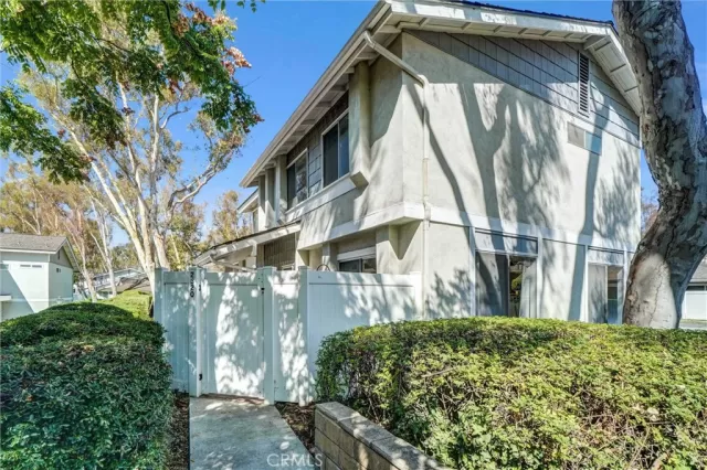 MLS: PW25227966 Condo For Sale