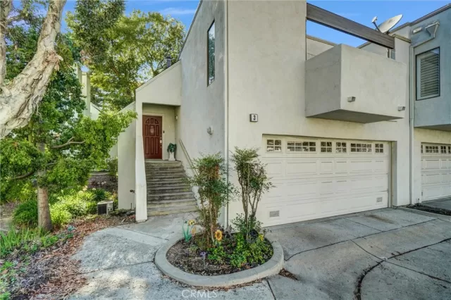 MLS: PW25228976 Condo For Sale