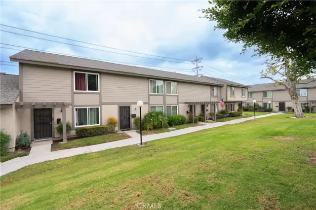 MLS: PW25232191 Condo For Sale