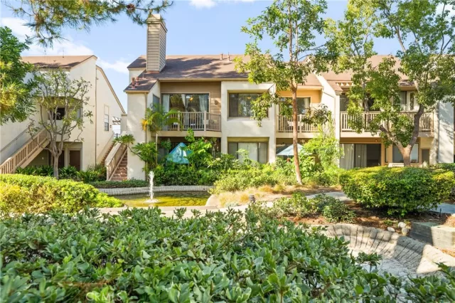 MLS: PW25233949 Condo For Sale