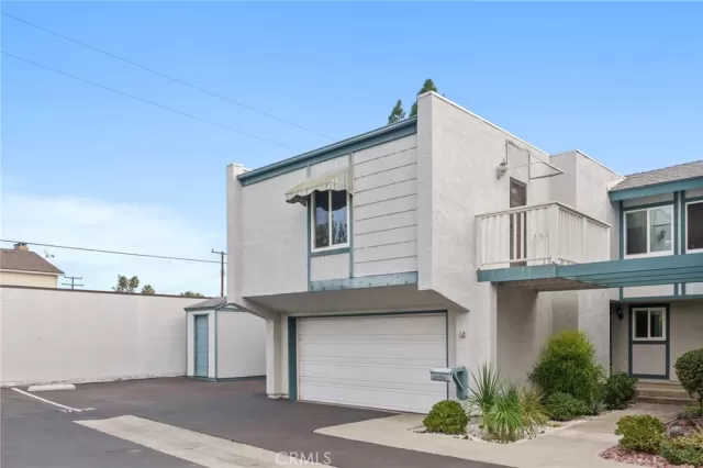 MLS: PW25235999 Condo For Sale