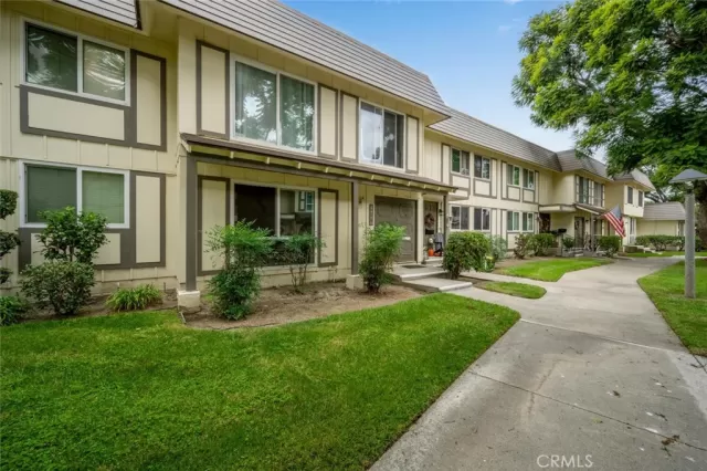 MLS: PW25240370 Condo For Sale