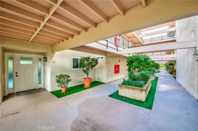 MLS: PW25240526 Condo For Sale