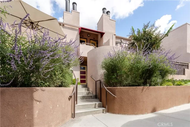 MLS: PW25243836 Condo For Sale