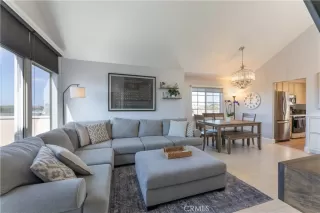 Browse active condo listings in PEPPERTREE