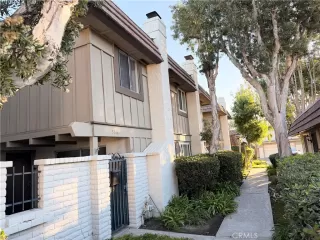 Browse active condo listings in HAMMON PLACE