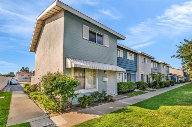 MLS: PW25255576 Condo For Sale