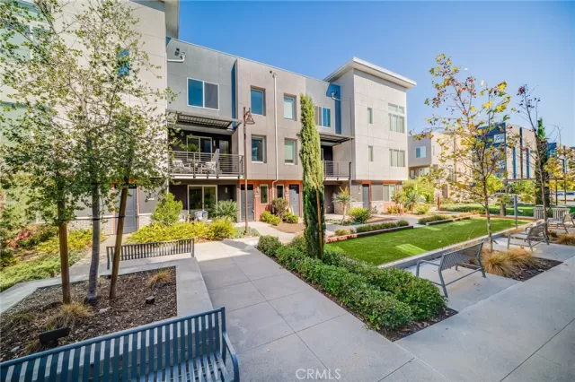 MLS: PW25256046 Condo For Sale