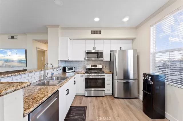 MLS: PW25260435 Condo For Sale