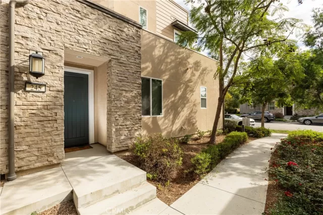 MLS: PW25261003 Condo For Sale