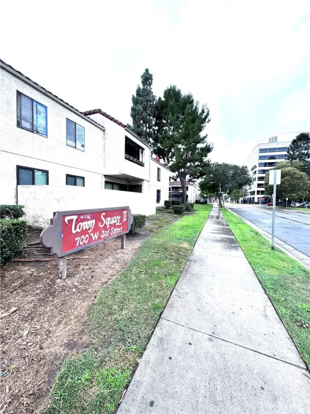 MLS: PW25262977 Condo For Sale