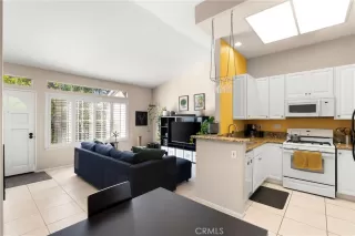 Browse active condo listings in BELFLORA