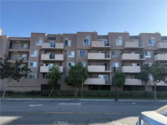 MLS: PW25266802 Condo For Sale