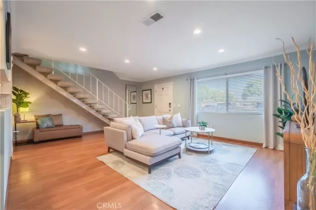 MLS: PW25267563 Condo For Sale