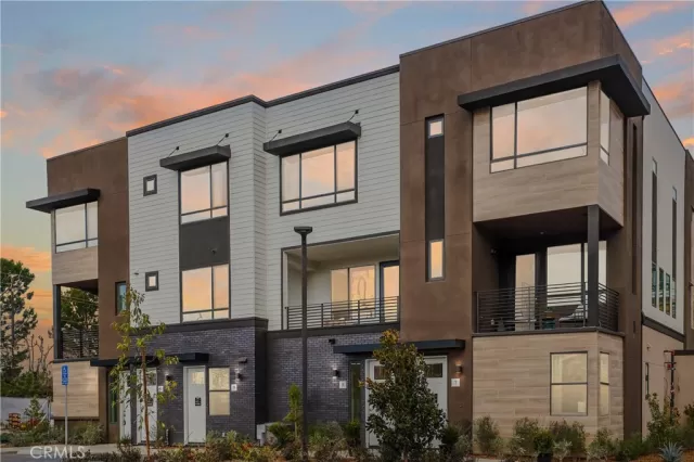 MLS: PW25269386 Condo For Sale