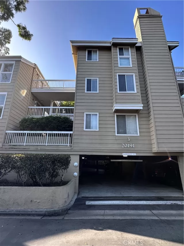 MLS: PW25270550 Condo For Sale