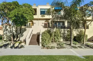 Browse active condo listings in BROADMOOR