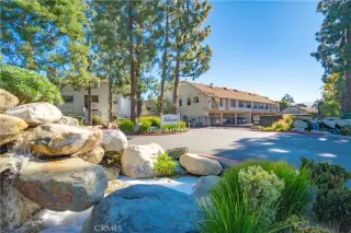 Browse active condo listings in LAKESIDE I