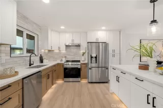 Browse active condo listings in SUMMERTREE