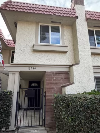 Browse active condo listings in GARDEN PARK