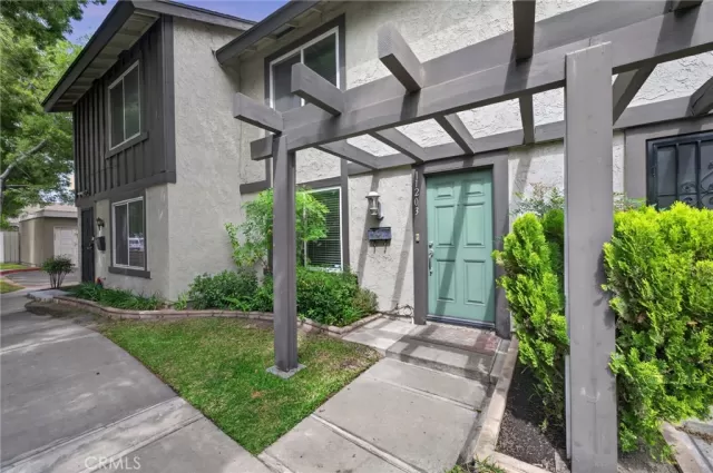 MLS: PW26100990 Condo For Sale