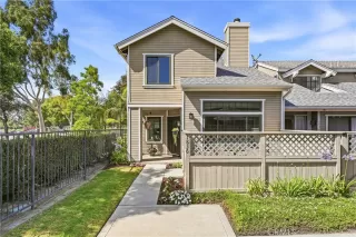 Browse active condo listings in WELLINGTON LANDING
