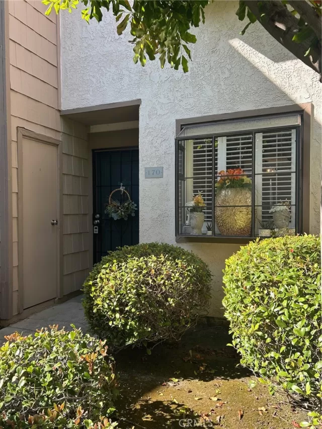 MLS: PW26128644 Condo For Sale