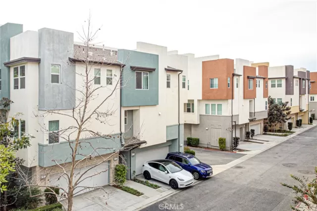 MLS: RS23008448 Condo For Sale