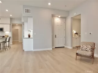 Photo #5: RS23051953 Listing