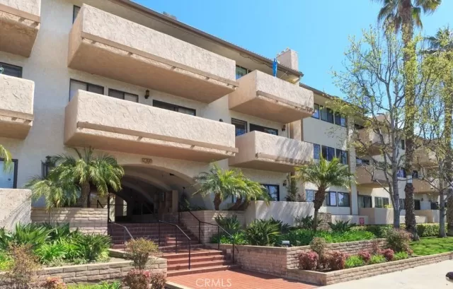 MLS: RS23091991 Condo For Sale