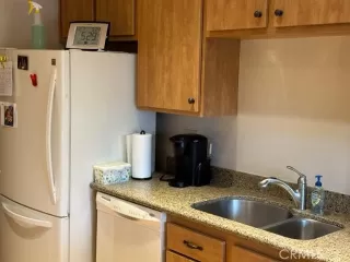 Photo #5: RS23091991 Listing