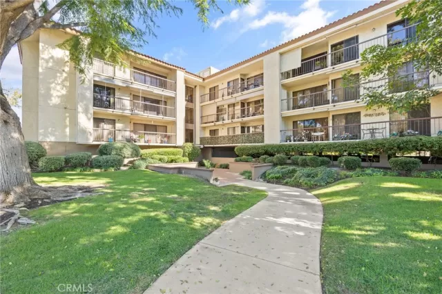 MLS: RS23224876 Condo For Sale