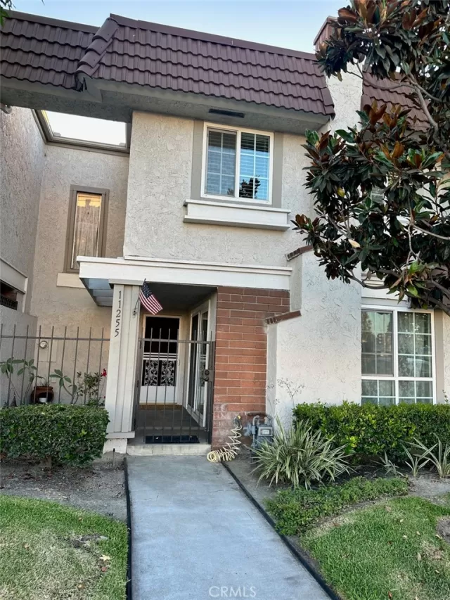 MLS: RS24165595 Condo For Sale